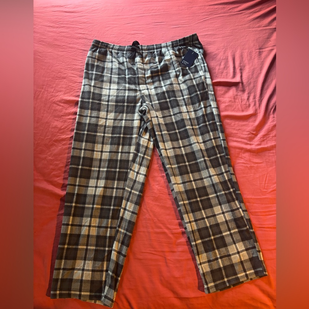 Crown & Ivy Plaid Lounge Pants in Black and Gray - New